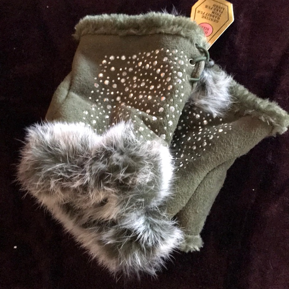 Fingerless gloves-keep your hands warm and text!